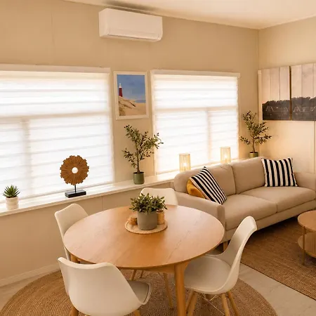 Houten Beachhome Aan Zee 度假居
